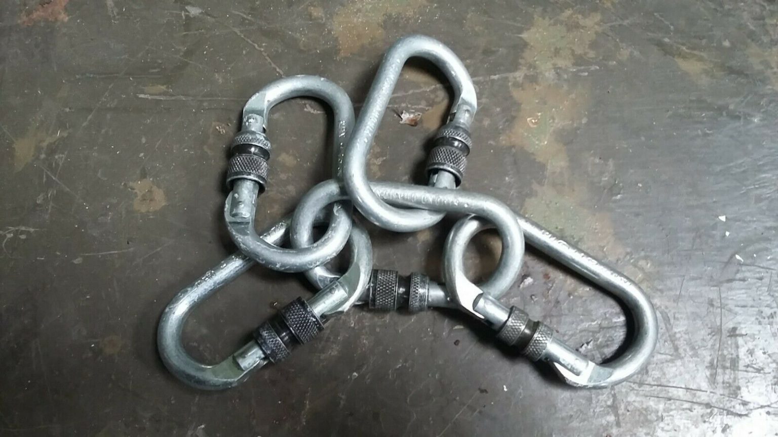 4 Stück Kletterkarabiner 25KN - O-förmige Schraubkarabiner Für Outdoor Aktivitäten